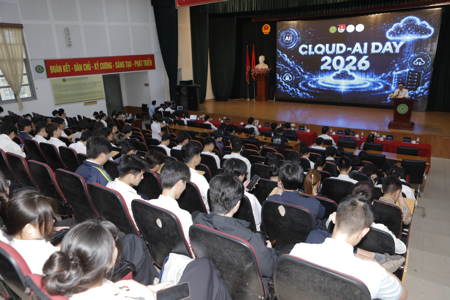 Khoa Công nghệ thông tin tổ chức thành công sự kiện CLOUD – AI DAY 2026 và ra mắt CLB Cloud AI VNUA.